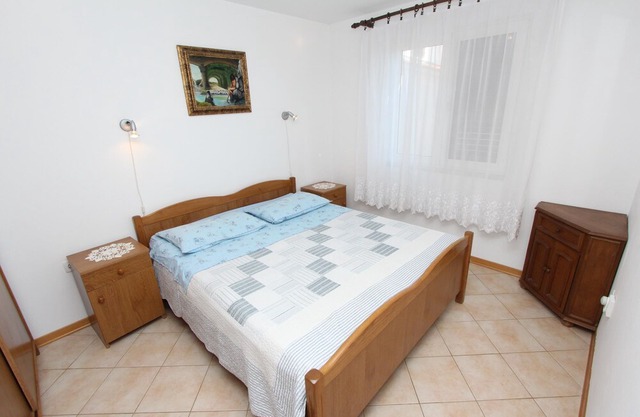 MALVINA #4 One-Bedroom Apartment