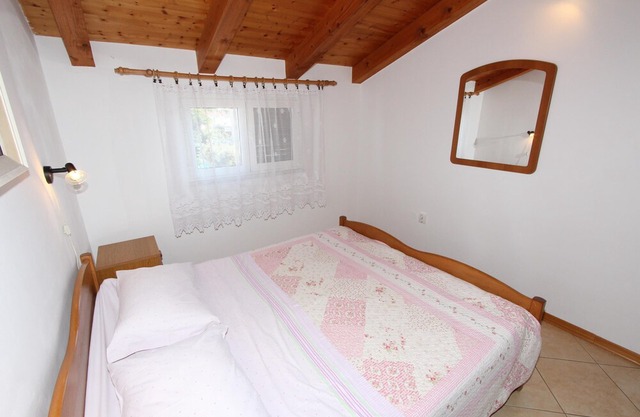 MALVINA #5 One-Bedroom Apartment