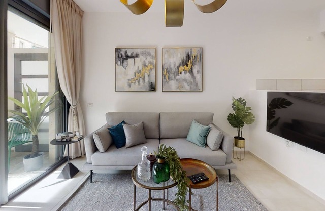 ♥MAMILLA'S PEARL♥ lovely 2 BDR w. balcony♥Parking