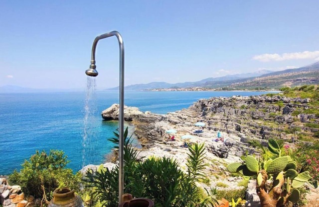Mani One-Bedroom Apartment with Balcony and Sea View