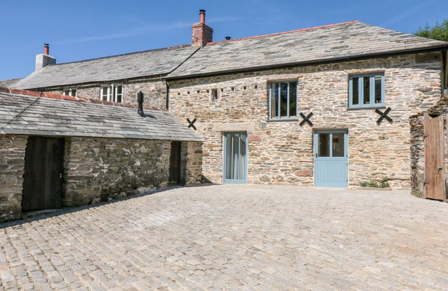 MANOR HOUSE BARN, pet friendly, luxury holiday cottage in Camelford