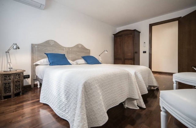 Mansarda Magritte - sleeps 5 guests in 2 bedrooms