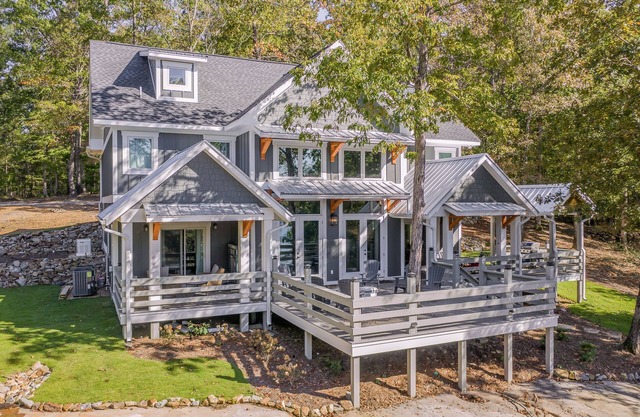 Maple Branch: 5 BR, 4 BA in Arley, Sleeps 14