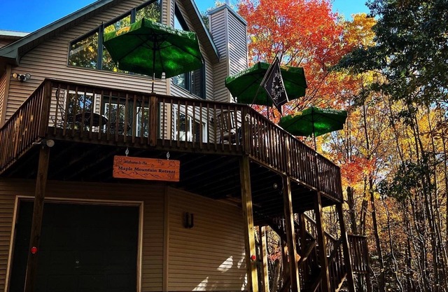 Maple Mountain Retreat - Golfing, hiking, hot tub, game room & firepit!