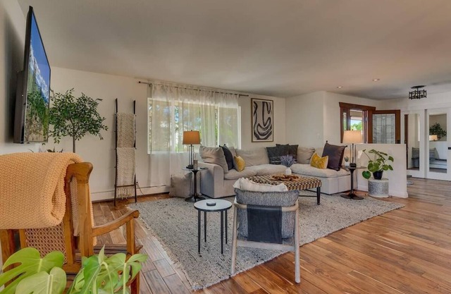 @ Marbella Lane - Eccentric 4BR Modern Ranch Home