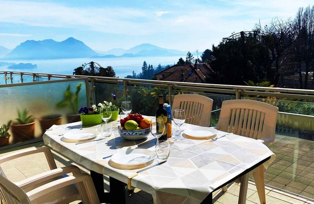 Marconi Lake View apartment in Baveno