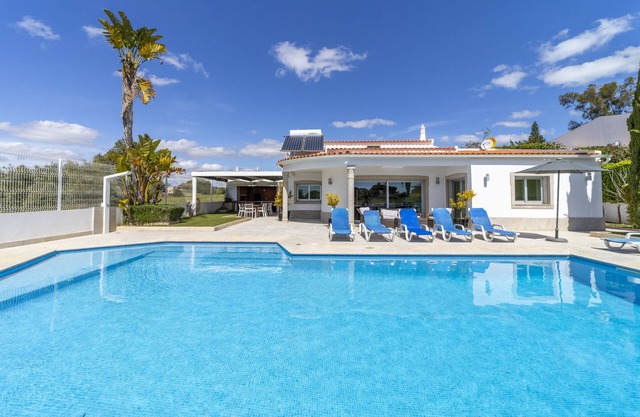 Maria in Albufeira with 6 bedrooms and 5 bathrooms