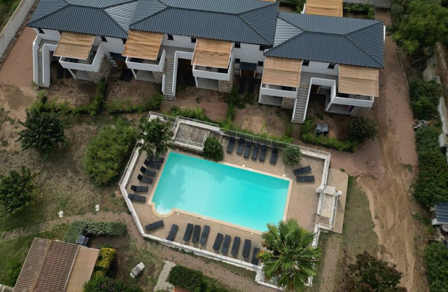 Marina N° 5, for 2 persons, air-conditioned, swimming pool, 800 m from the beach