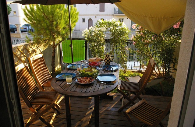 Marina with private garden in charming residence in Aigues Mortes.
