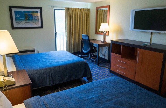 Mariner Motor Lodge- "Where People Come By Choice And Not By Chance".
