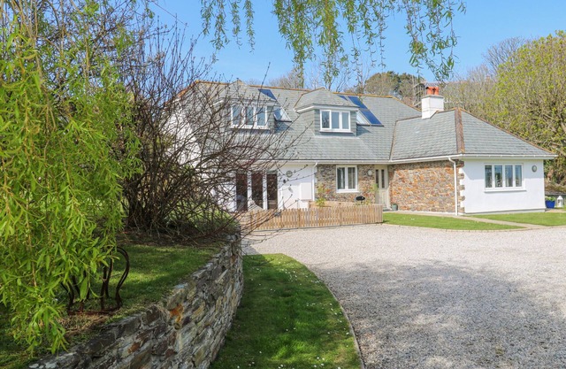 MARINERS REST, pet friendly, country holiday cottage in Gorran Haven