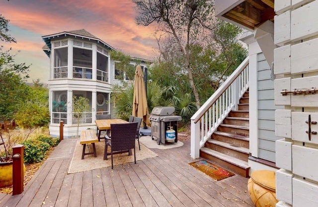 Maritime Forest retreat close to East Beach!