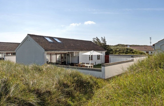"Marjon" - 400m from the sea by Interhome