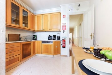 Marquês de Pombal | Private Bedroom | 8 guests in Lisboa