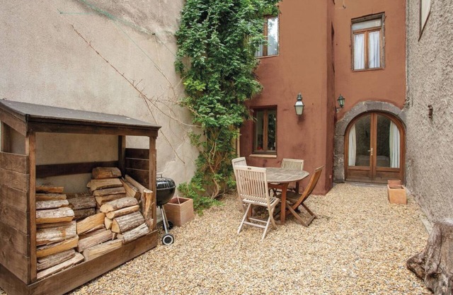 Marseillan 18th Century 2-Bed House, Sleeps 6