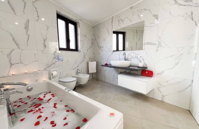 [ Martiry Suite Apartment ] + Self Check-in Late