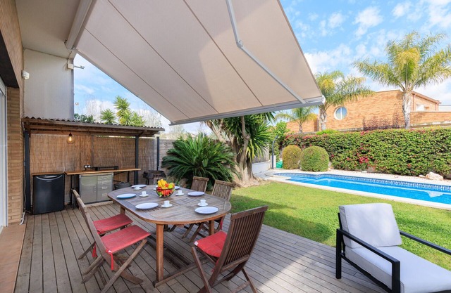 MARTORELL - Terraced House Only Families