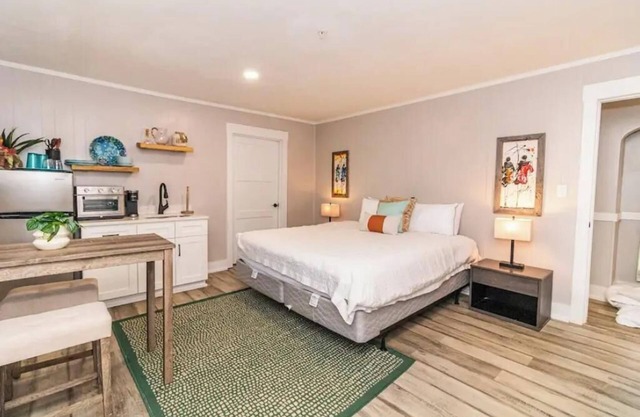 MARU, a Cozy Stay for Two in the Lodge of Karoo at Smith Mountain Lake