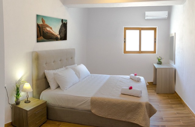 Mary2, Waterfront villa,Private pool,Tavern
