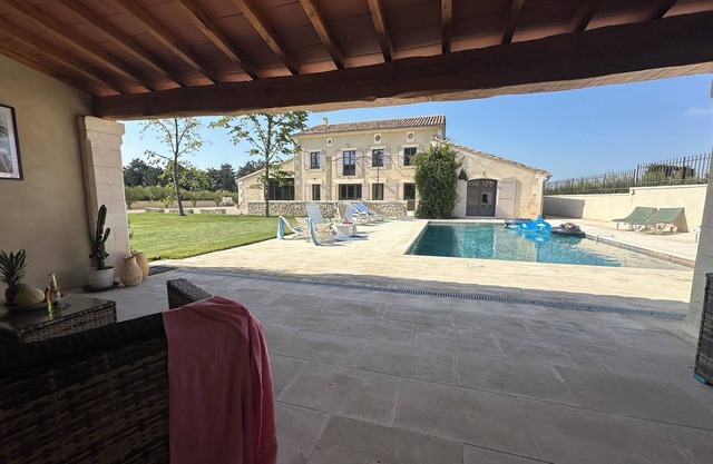 Mas provençal 10 persons with swimming pool and teleworking space and playroom!