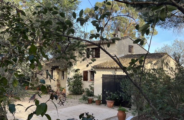 Mas provençal in Grimaud with swimming pool and view of the Gulf of St-Tropez