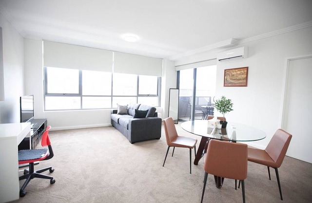 Mascot Stylish 2BD Apartment w Parking 1-7 Guests