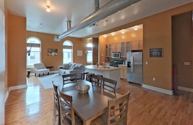 Massive condo in the heart of the city!