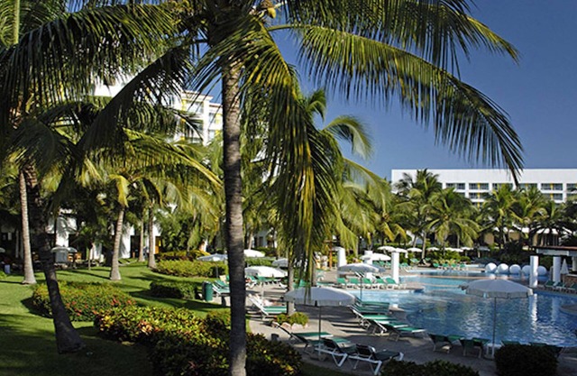 MAYAN PALACE 1BR- FREE TRANSPORTATION FROM AIRPORT (MASTER ROOM/2BR AVAILABLE)