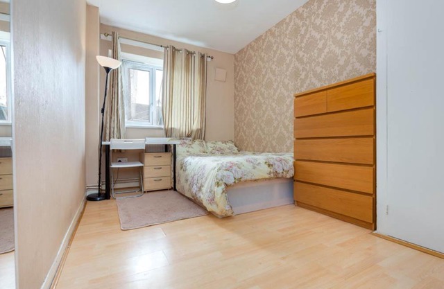 MAYDWELL HOUSE - DELUXE GUEST ROOM 2