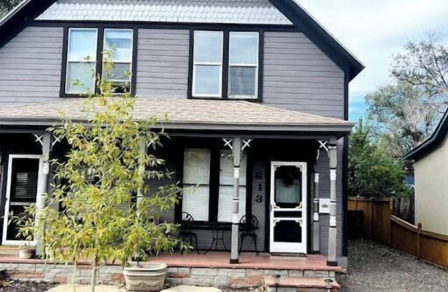 Mayor's Hideout- Cozy Downtown Townhouse 016564