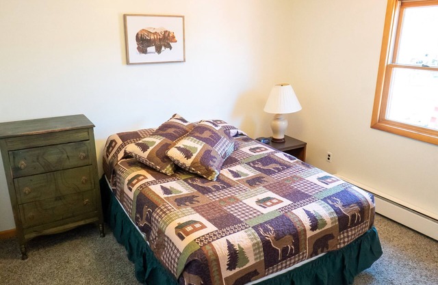 McCune Room | 2BR,1BA, Cabinesque Hotel in Ohiopyle