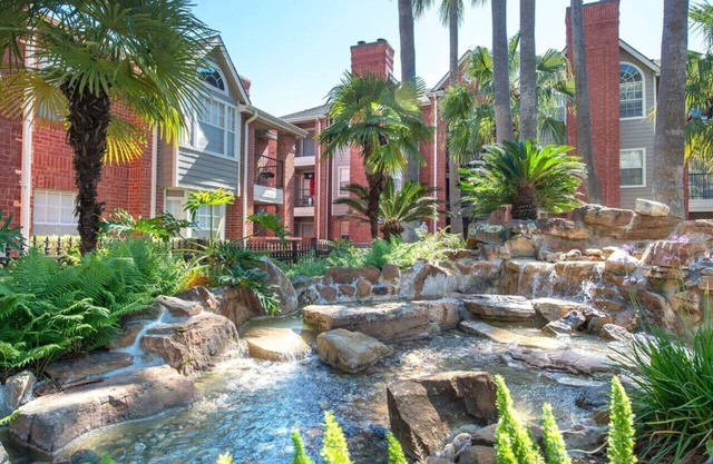 Med Center Charm: 2BR Haven
