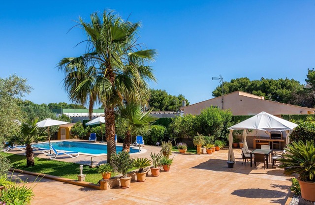 Mediterranean Chalet S'Oratge with Pool, Garden, Wi-Fi & Terrace