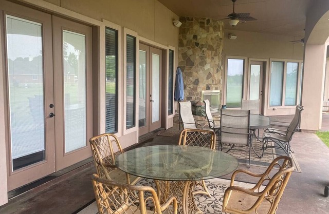 Mediterranean Hideaway! Great for large families visiting the area.