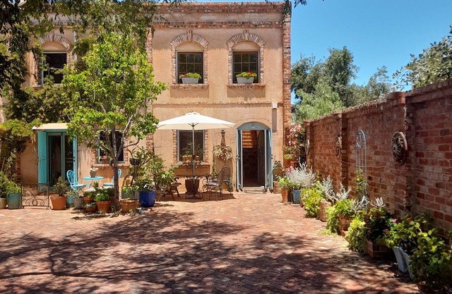 Mediterranean villa, next to marine precinct and 5 minute walk to Fremantle.