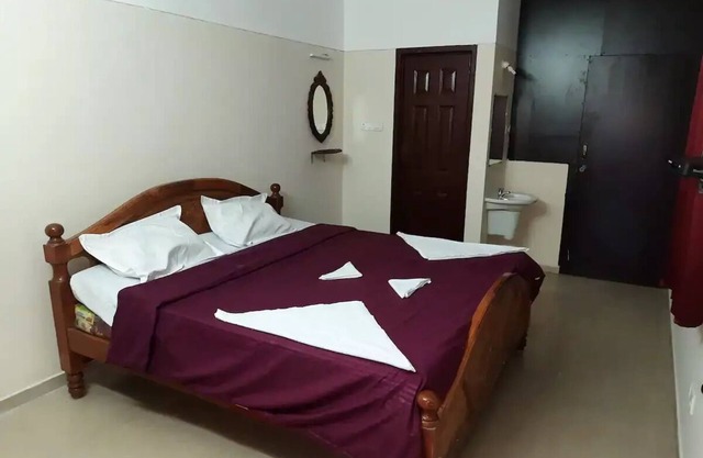 Melba Home Ideal for Couples by Happy Huts
