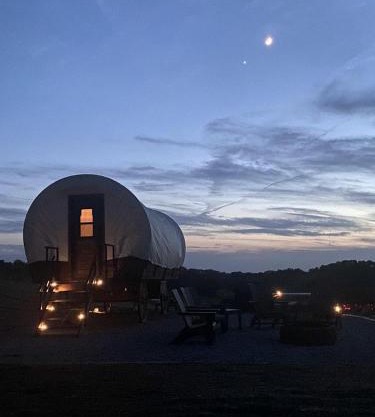 Memorable Vacation in 1800s-Style Covered Wagon in Glenwood, Iowa