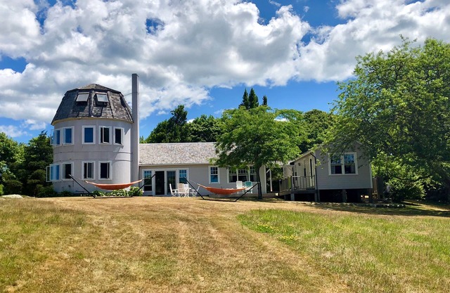 Menemsha Pond waterfront Available July 21 till 1 August, Sept ,Oct 2025