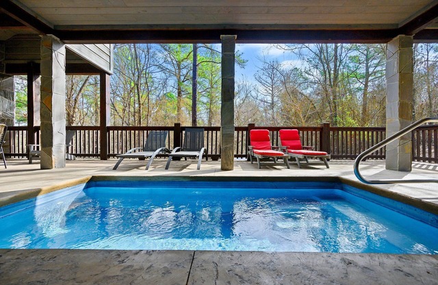 Merlot Mountain: Couples Cabin w/Pool & Spa
