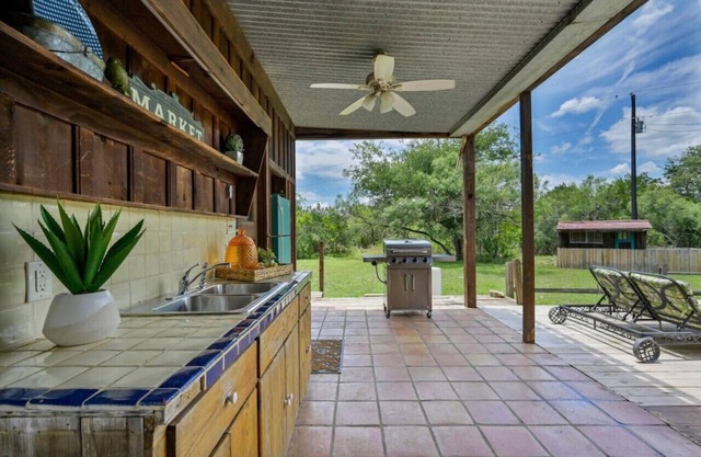 'Merritt Nature Retreat'- Secluded Getaway! Pool!