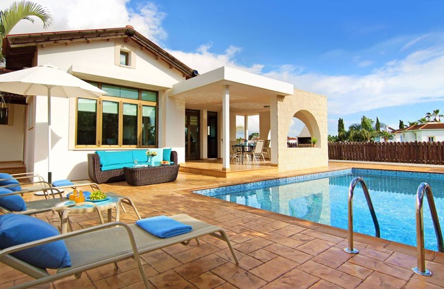 MERRY - 2Bed Bungalow in the outskirts of Ayia Napa, 5min drive from Resorts' Center