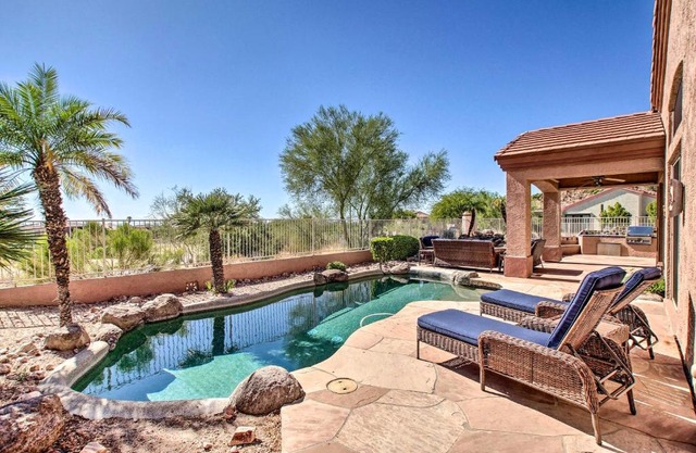 Mesa House on Golf Course with Backyard Oasis!