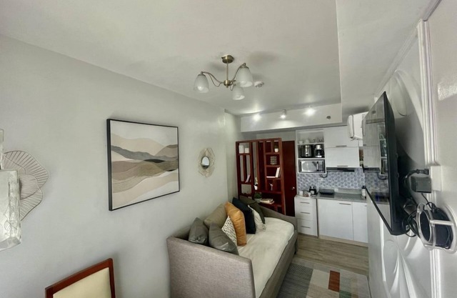 Mesavirre Bacolod | Elegantly Furnished 1BDM w/Balcony @ LOPEZ LUX.