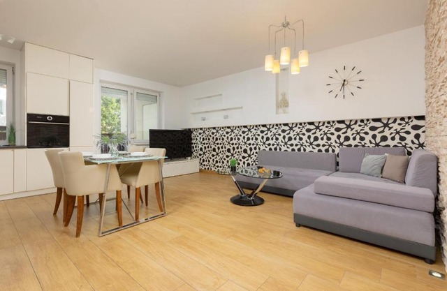 Metro Targówek Spacious Apartment with Parking by Noclegi Renters