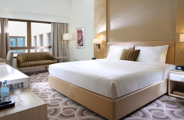 METROPOLITAN HOTEL DUBAI PREMIUM KING