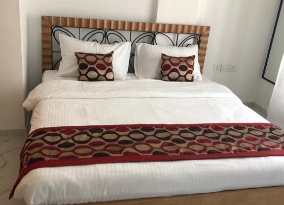 MH12 Services Luxury Room Kalyani Nagar