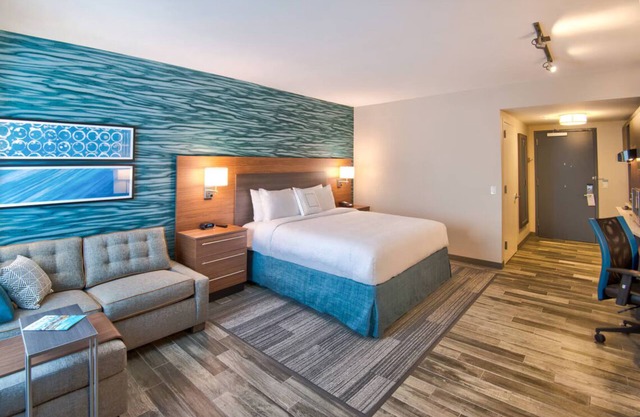 Miami Getaway Suites Near Miami Airport with Kitchen & Pool