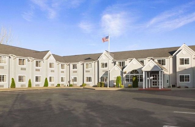Microtel Inn by Wyndham Albany Airport