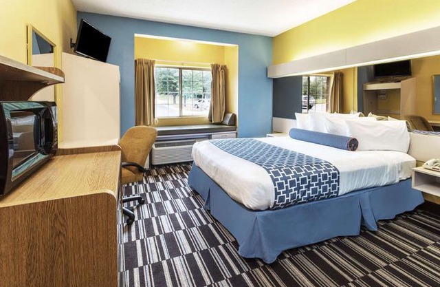 Microtel Inn & Suites by Wyndham Stockbridge Atlanta I-75