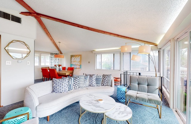 Mid-century modern lake house w/private waterfront pool & boat dock